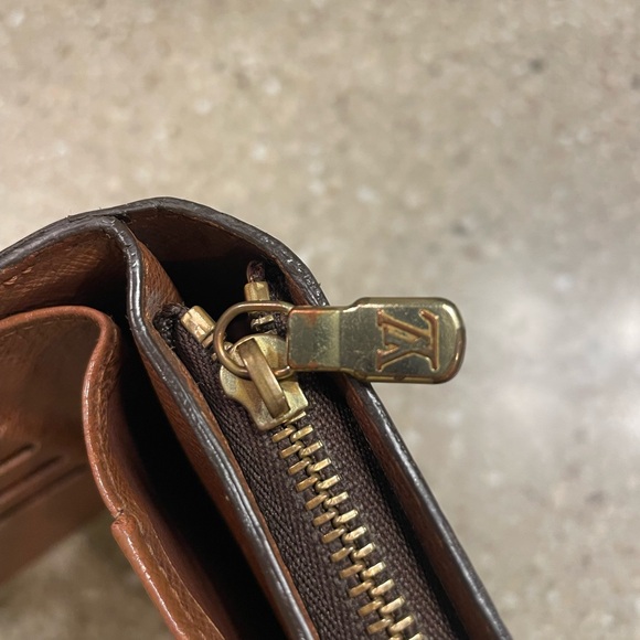 Monogrammed Brown Wallet - Picture 7 of 12